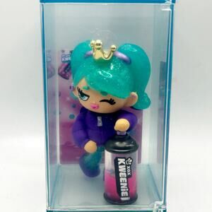 XOX Kweenie Fearless Kweens Series Kween Of Art Blue Figure w/ Case and Card